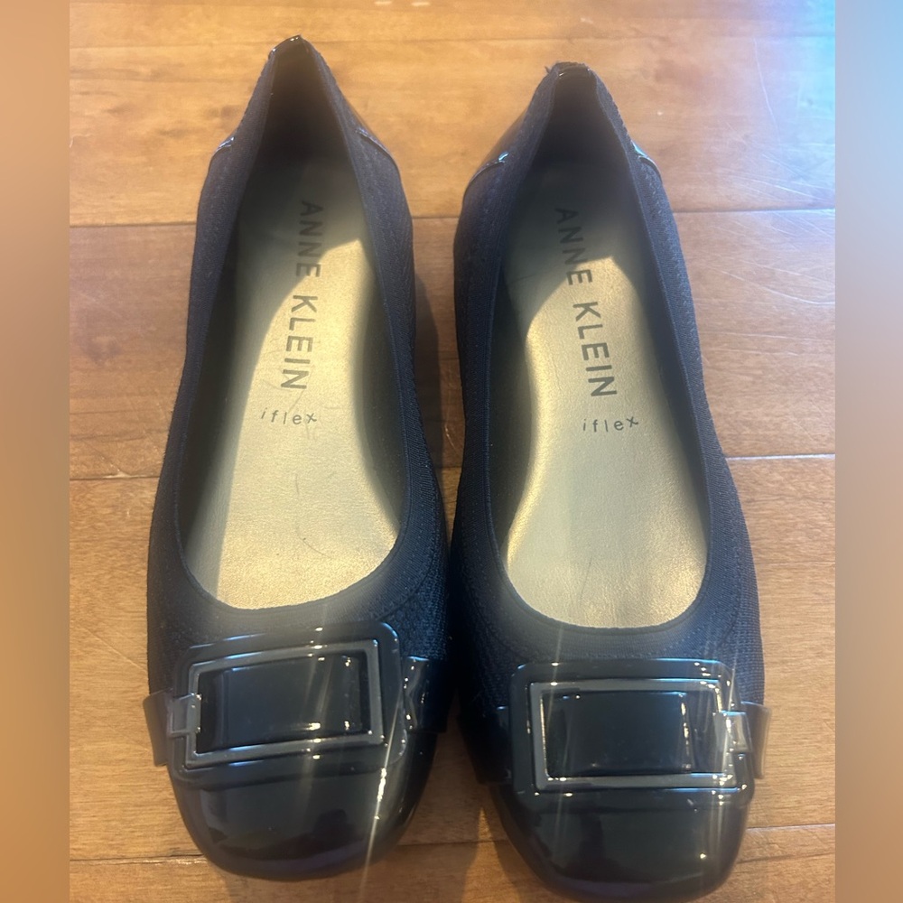 Anne Klein iflex Black Flats 8.5 with Glossy Buckle